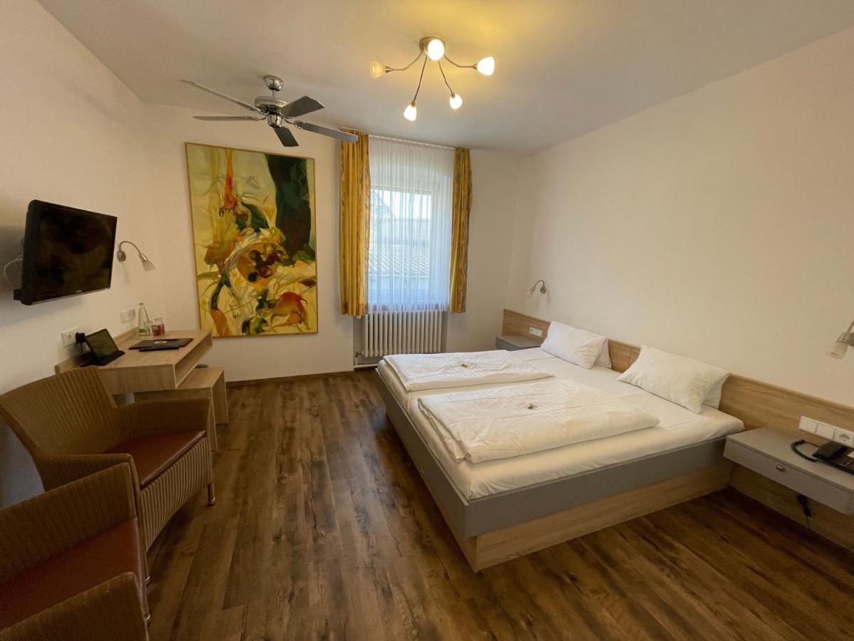 Hotel Gasthof Zum Storch Schlüsselfeld Екстериор снимка