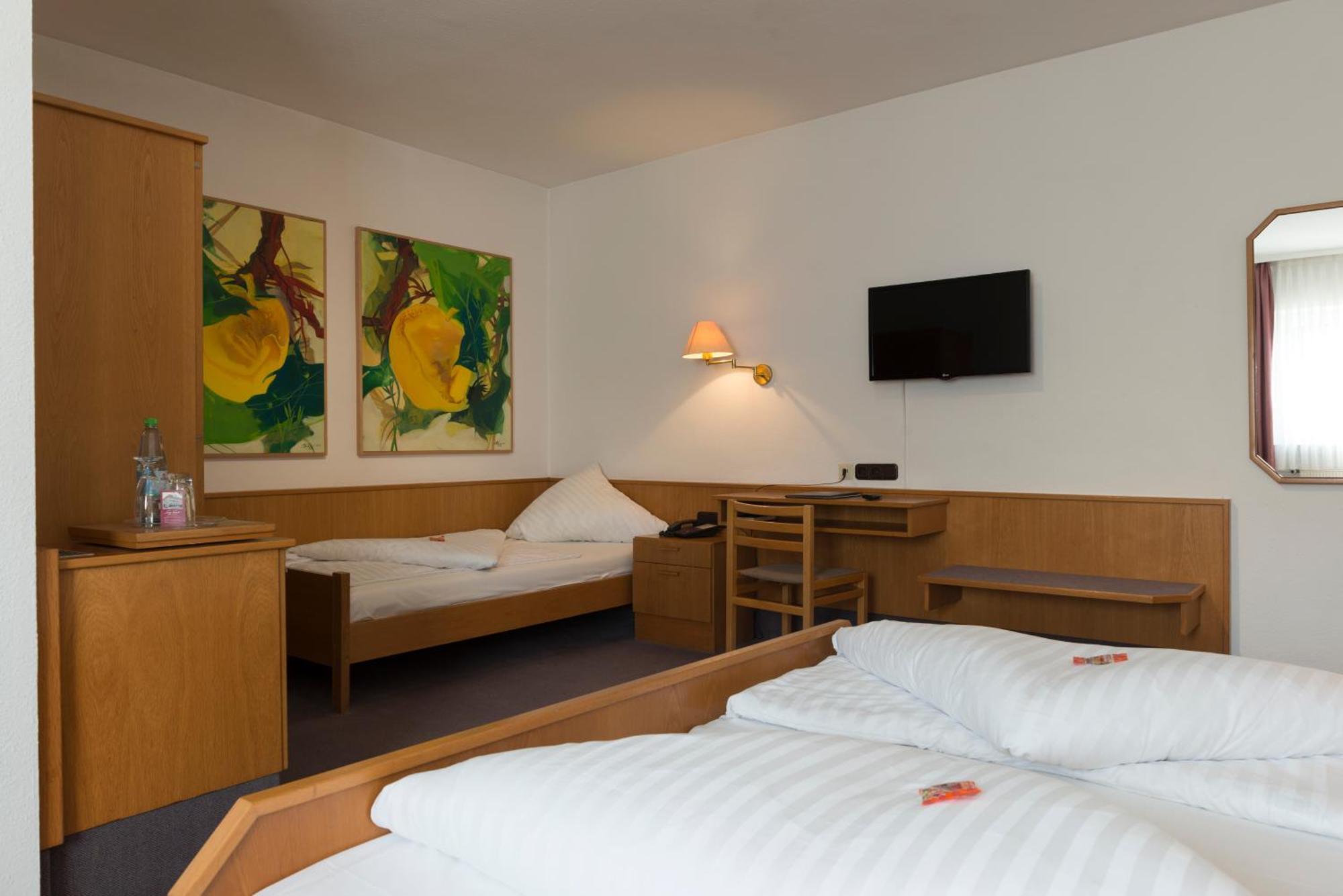 Hotel Gasthof Zum Storch Schlüsselfeld Екстериор снимка