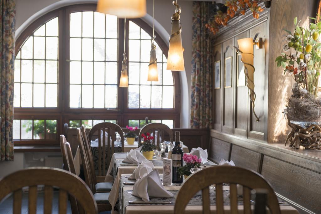 Hotel Gasthof Zum Storch Schlüsselfeld Екстериор снимка
